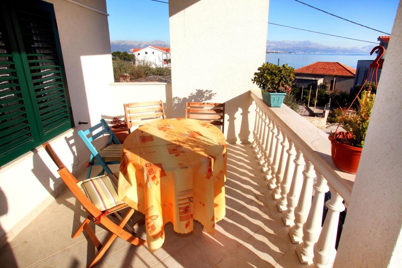 Apartments Nakir Slatine Rum bild