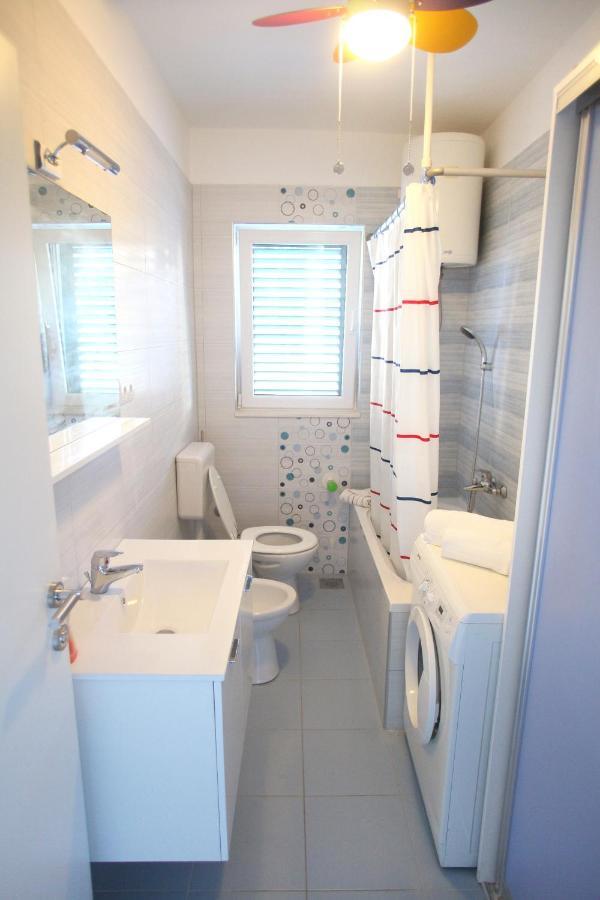 Apartments Nakir Slatine Rum bild