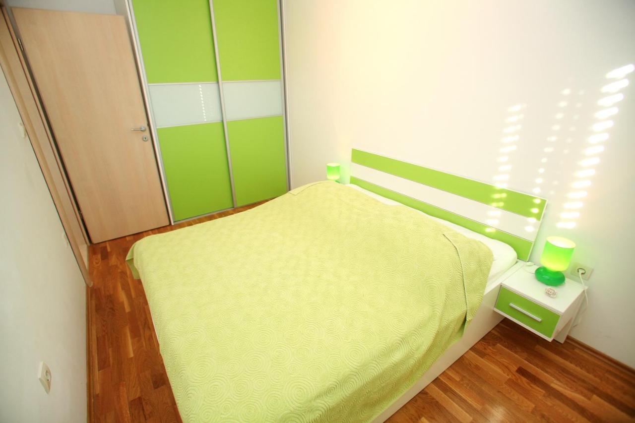 Apartments Nakir Slatine Rum bild