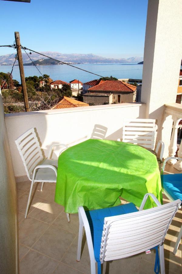 Apartments Nakir Slatine Rum bild