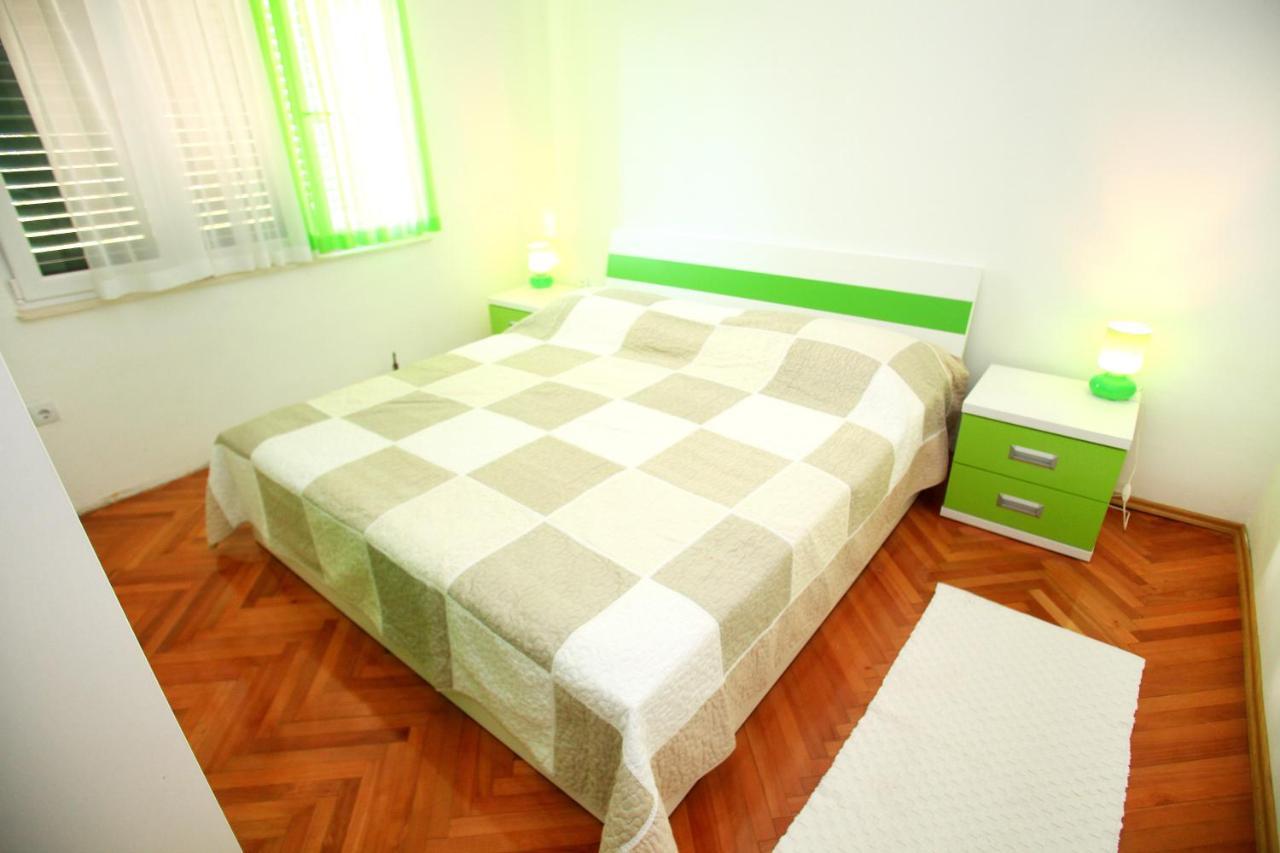 Apartments Nakir Slatine Rum bild