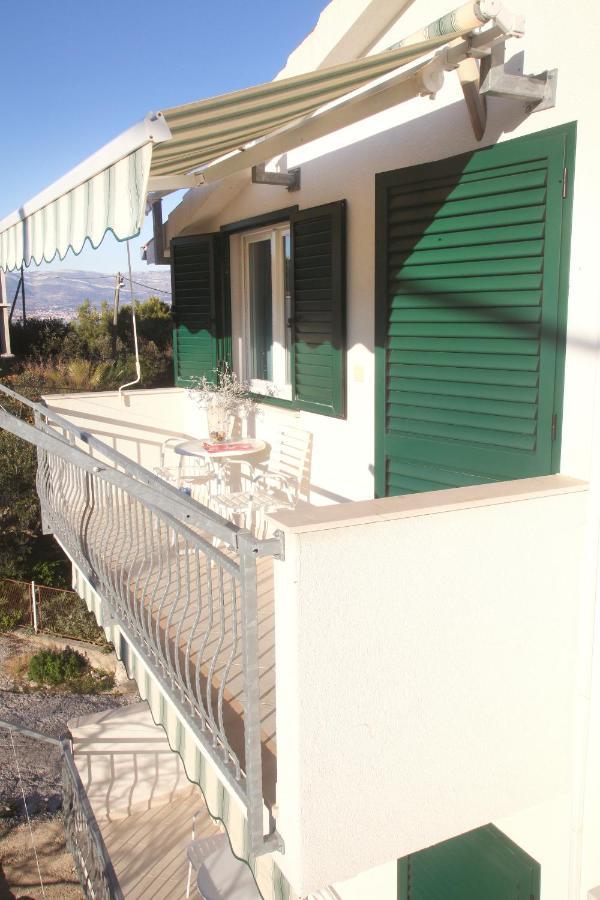 Apartments Nakir Slatine Rum bild