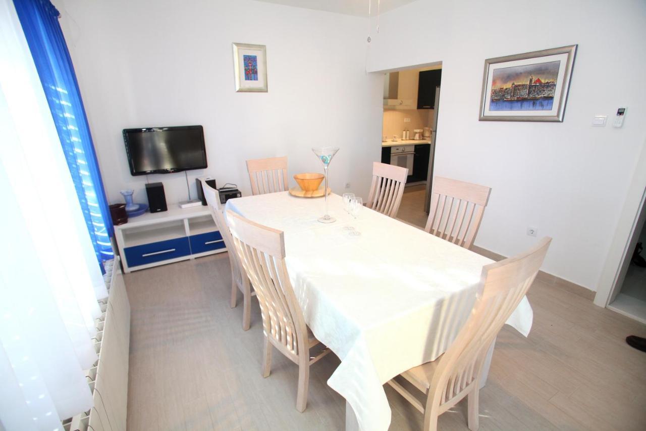 Apartments Nakir Slatine Rum bild