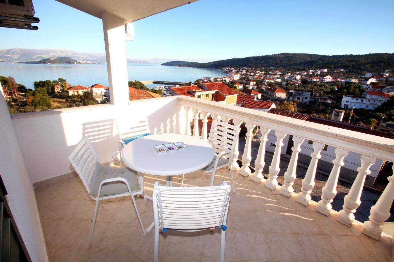 Apartments Nakir Slatine Rum bild